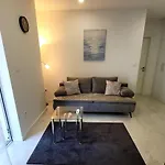 Апартаменты Charming With Balcony In The Heart Of *