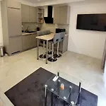 Charming With Balcony In The Heart Of Апартаменты