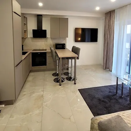 Apartment Charming With Balcony In The Heart Of *