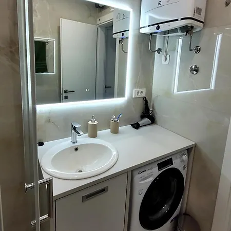 Charming With Balcony In The Heart Of Apartment *